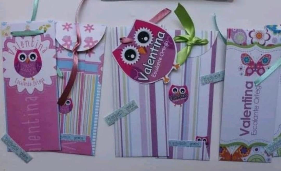 Sobres infantiles con búhos y mariposas para Valentina, con listones de colores